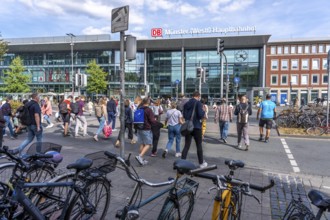 Station forecourt of the main railway station in Münster, pedestrian crossing over Bahnhofstraße,