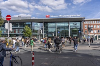 Station forecourt of the main railway station in Münster, pedestrian crossing over Bahnhofstraße,