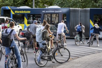 Cycle traffic in Münster, at the intersection of the Ringpromenade, Ludgeristraße to the old town