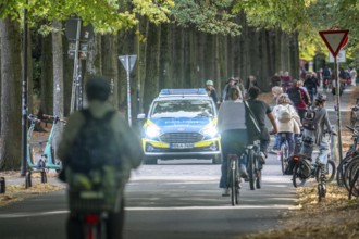 Cycle traffic in Münster, Promenade cycle path, tree-lined, car-free, approximately 4.5 km long