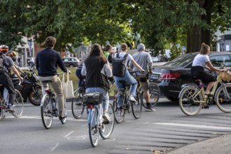 Cycle traffic in Münster, at the intersection of the Ringpromenade, Ludgeristraße to the old town