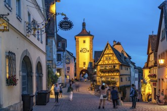 Plönlein Square with the Sieberstor and the Kobolzell Tor at dusk, Rothenburg ob der Tauber,