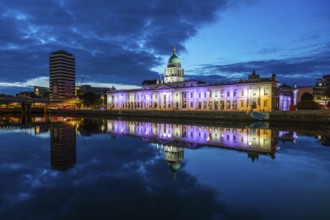 Customs House, Customs House on the River Liffey, blue hour, Dublin, Ireland