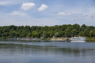 Excursion boat and boats at Heveney harbour, Oelbach, Lake Kemnader, Witten, Ruhr area, North