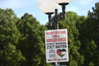 Posters for the North Rhine-Westphalia municipal election campaign in Bonn around the Hofgarten in