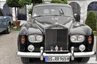 Black classic Rolls-Royce vintage car with detailed front view presented, Retro Classics meets