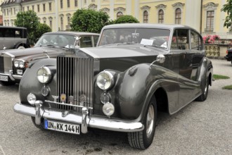 Large grey Rolls-Royce vintage car with historic and classic flair, Retro Classics meets Baroque,
