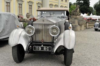 Rolls-Royce Phantom I Colonial Style Open Tourer, classic car, front view of a silver classic car