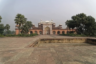 Mausoleum of Itimat-ud-Daula, Tomb, Agra, Uttar Pradesh, India, Asia, Massive mausoleum with palm