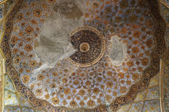Mausoleum of Itimat-ud-Daula, Tomb, Agra, Uttar Pradesh, India, Asia, Artistic ceiling mosaic with
