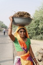 Kota, Rajasthan, North India, Asia, A woman carries a large bowl on her head, dressed in
