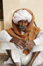 Kota, Rajasthan, North India, Asia, An elderly man in traditional clothes with a turban sits