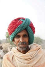 Ranthambhore Tiger Reserve, Sawai Madhopur, Kota, Rajasthan, North India, Asia, An elderly man with