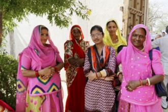 Kota, Rajasthan, North India, Asia, Group of woman in traditional dress standing under a tree,