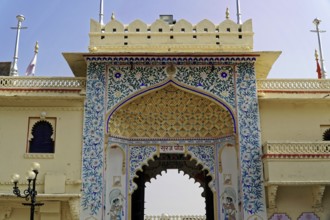 City Palace, Udaipur, Rajasthan, India, Asia, Decorated archway of a palace in Rajasthan with