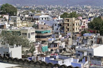 Udaipur, Rajasthan, North India, Asia, Urban landscape with densely packed, colourful houses in an
