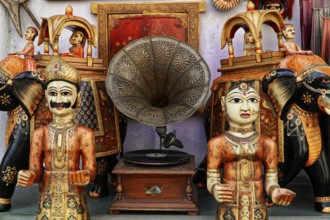 Udaipur, Rajasthan, North India, India, Asia, Detailed decorated traditional figures and a