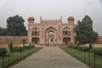 Tomb of Akbar the Great, Sikandra, Agra, Uttar Pradesh, North India, India, Asia, Symmetrical red