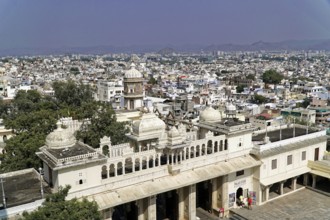 City Palace, Udaipur, Rajasthan, India, Asia, City panorama with palaces and buildings in front of