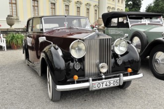 Rolls-Royce Silver Warith Muliner, built in 1947, classic car, black and red vintage car with