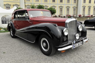 Red and black Bentley classic car with striking lines and classic style, Retro Classics meets