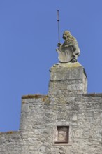 Roof figure with shield and flag on the stepped gable of the cathedral chapter palatium, lion