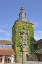 Late Gothic gate tower and Madonna figure, market square, Saal an der Saale, Lower Franconia,