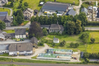 Aerial view, residential area Casparistraße and Im Ruhrbruch, railway line, small chapel and church