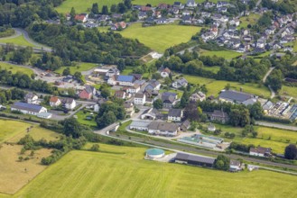Aerial view, residential area Casparistraße and Im Ruhrbruch, railway line, small chapel and church