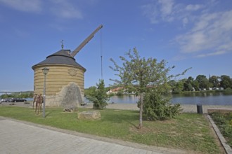 Historic old Main crane built in 1774, crane, Main riverbank, Main, Marktbreit, Lower Franconia,