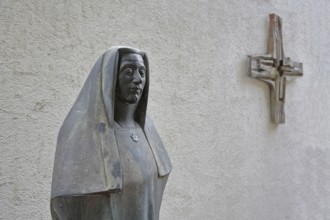 Memorial to the Jewish woman's rights activist and philosopher Edith Stein by Wilhelm Uhlig,