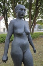 Sculpture Ursel by Wilhelm Uhlig, black nude female figure, modern art, Pershore Park, Bad Neustadt