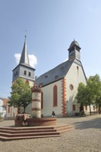 St Catherine's Church and Fairytale Fountain, Market Square, Steinau an der Straße, Spessart,