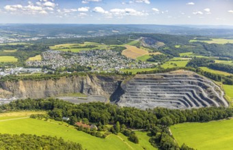 Aerial view, Heinrich Ebel GmbH quarry, Habbel plant, Habbeler Bach, residential area, Müschede
