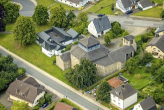 Aerial view, Catholic parish church of St. Stephanus, Wannestraße, Niedereimer, Arnsberg, Ruhr