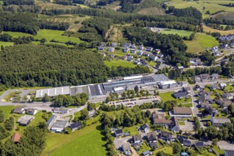 Aerial view, commercial area Hauptstraße with Heinrich Huhn GmbH, primary school Hützemert, forest