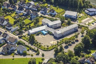 Aerial photo, primary school Gräfin-Sayn-Schule, sun protection awning on the schoolyard,