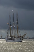 Tall ship and sail training ship Grossherzogin Elisabeth (built 1901), Elsfleth, harbour of