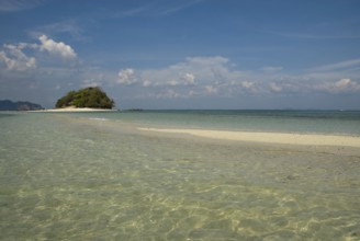 Sandbank between the Thai islands of Chicken Island and Tub Island, Chicken Island, Chicken Island,