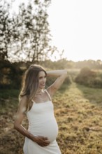 Pregnant, attractive woman, 25+