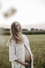 Pregnant, attractive woman, 25+