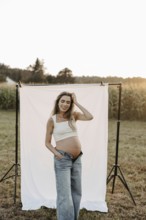 Pregnant, attractive woman, 25+