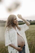 Pregnant, attractive woman, 25+