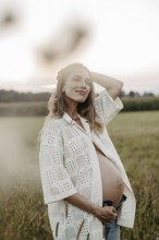 Pregnant, attractive woman, 25+
