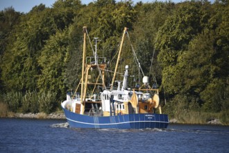 Crab cutter Heimdall in the Kiel Canal, NOK, Kielkanal, Kiel Canal, Schleswig-Holstein, Germany
