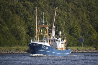 Crab cutter Heimdall in the Kiel Canal, NOK, Kielkanal, Kiel Canal, Schleswig-Holstein, Germany
