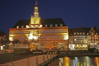 Town hall, city, Emden, illuminated, at the Ratsdelft, landmark, East Frisia, Germany