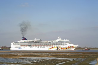 Cruise ship, Pride of Hawaii, newbuilding, Meyer shipyard, Papenburg, delivery voyage, Ems, North