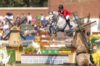 Aaron Vale of the USA, riding Styles, competes in the first round of the 2025 BMO Nations Cup