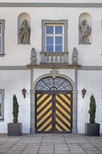 West façade with large Tor tor and two stone figures, New Castle in Kisslegg, Allgäu,